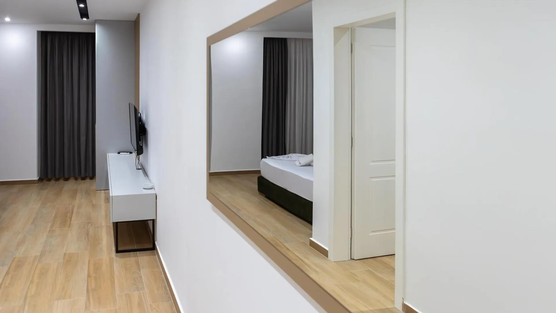 Suite Hotel Shengjin