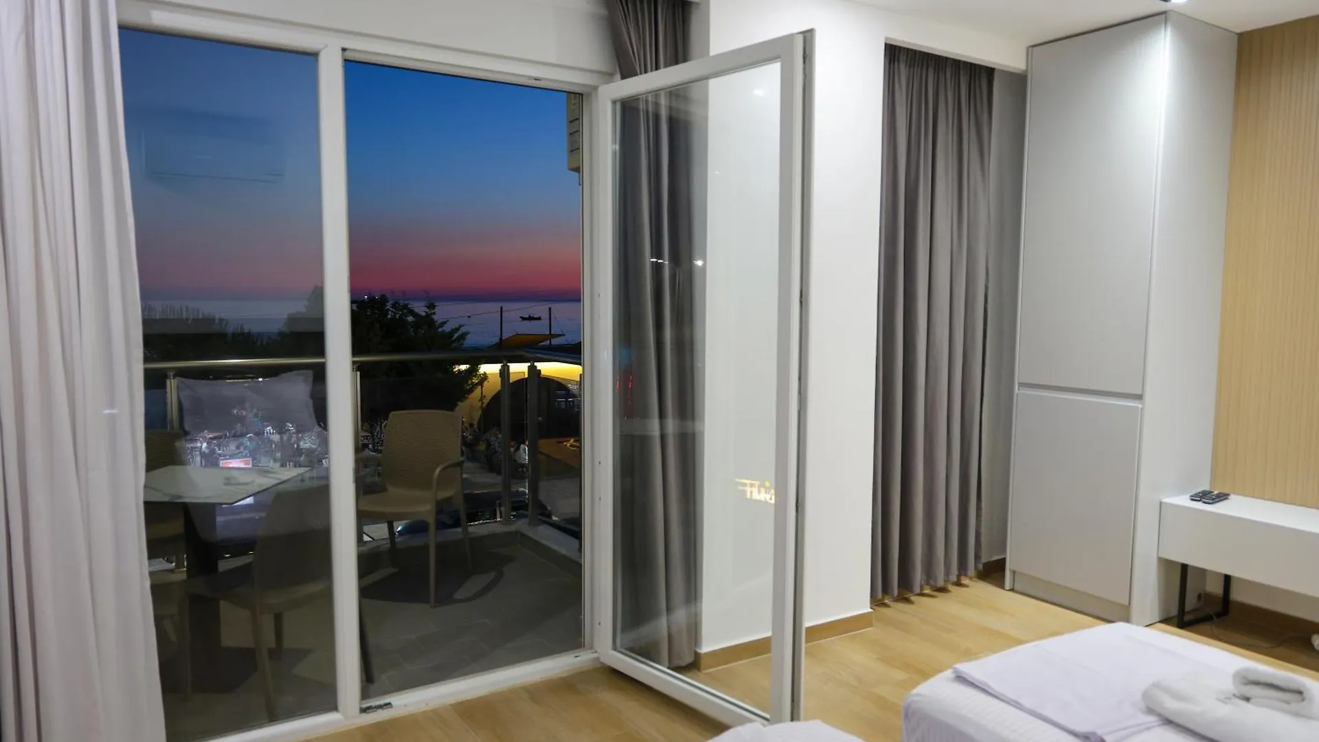 Suite Hotel Shëngjin 4*,  アルバニア